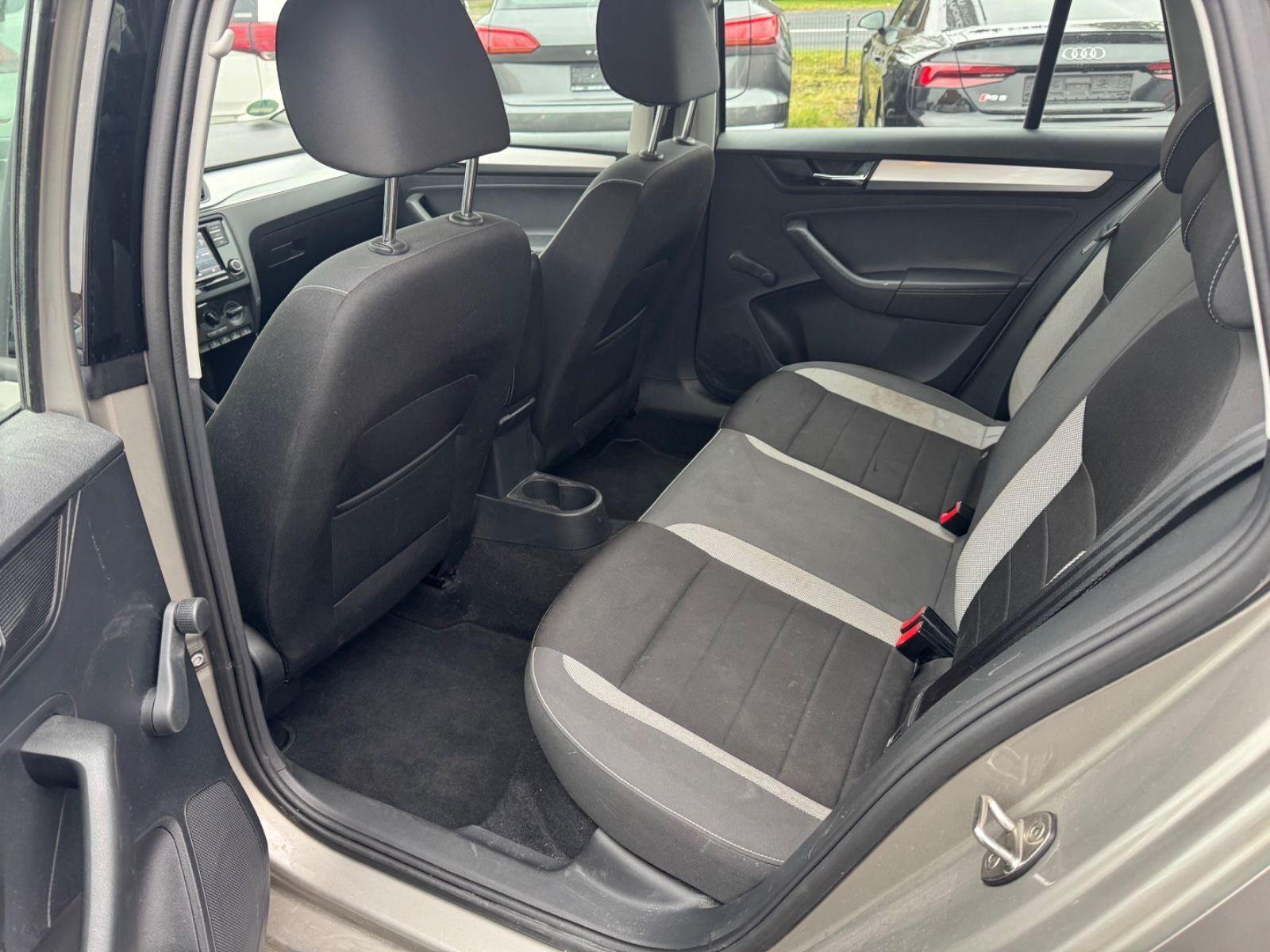 Skoda Rapid Spaceback Ambition PDC MFL Temp SHZ 1 Hand