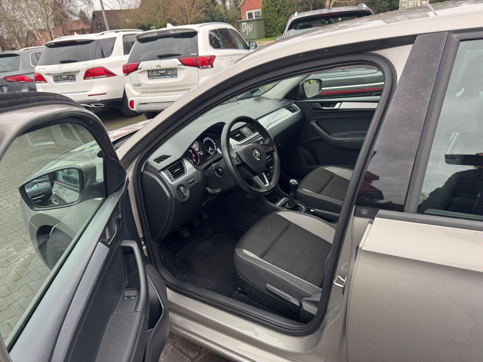 Skoda Rapid Spaceback Ambition PDC MFL Temp SHZ 1 Hand