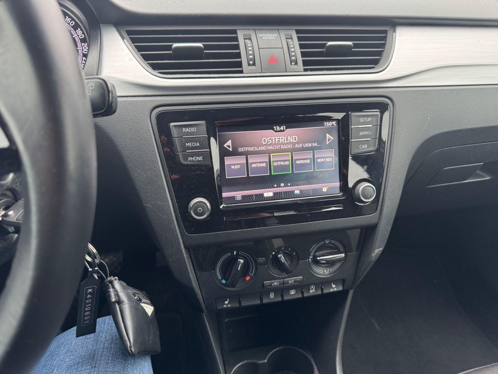 Skoda Rapid Spaceback Ambition PDC MFL Temp SHZ 1 Hand