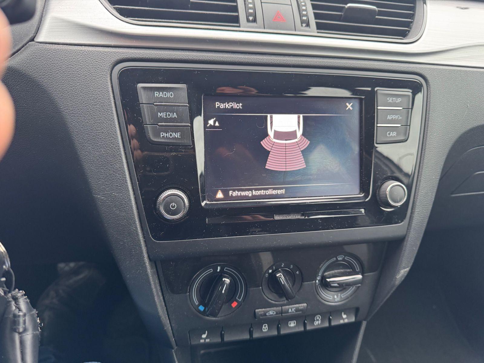 Skoda Rapid Spaceback Ambition PDC MFL Temp SHZ 1 Hand