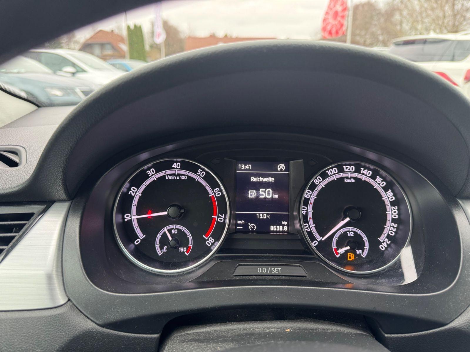 Skoda Rapid Spaceback Ambition PDC MFL Temp SHZ 1 Hand