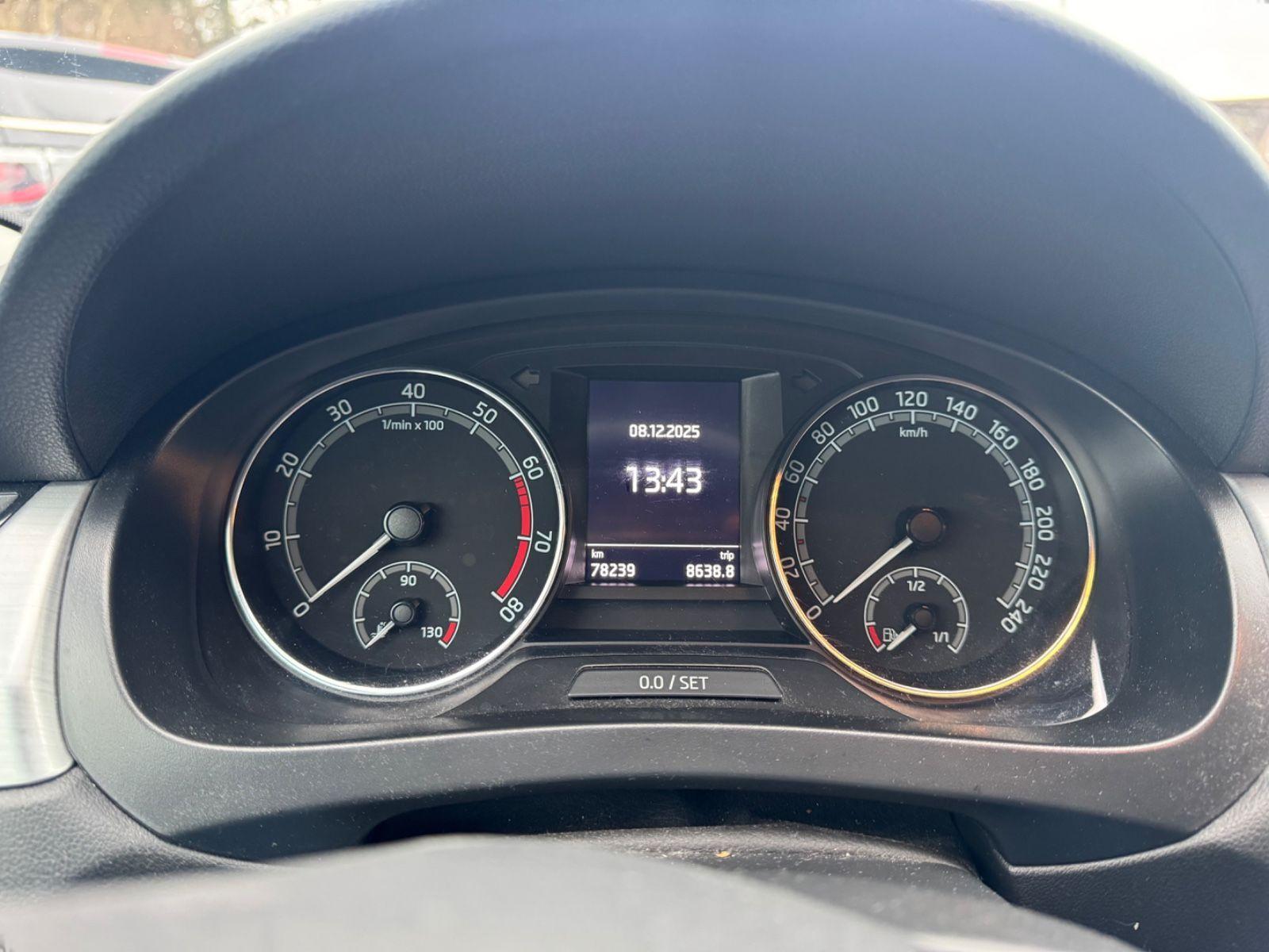 Skoda Rapid Spaceback Ambition PDC MFL Temp SHZ 1 Hand