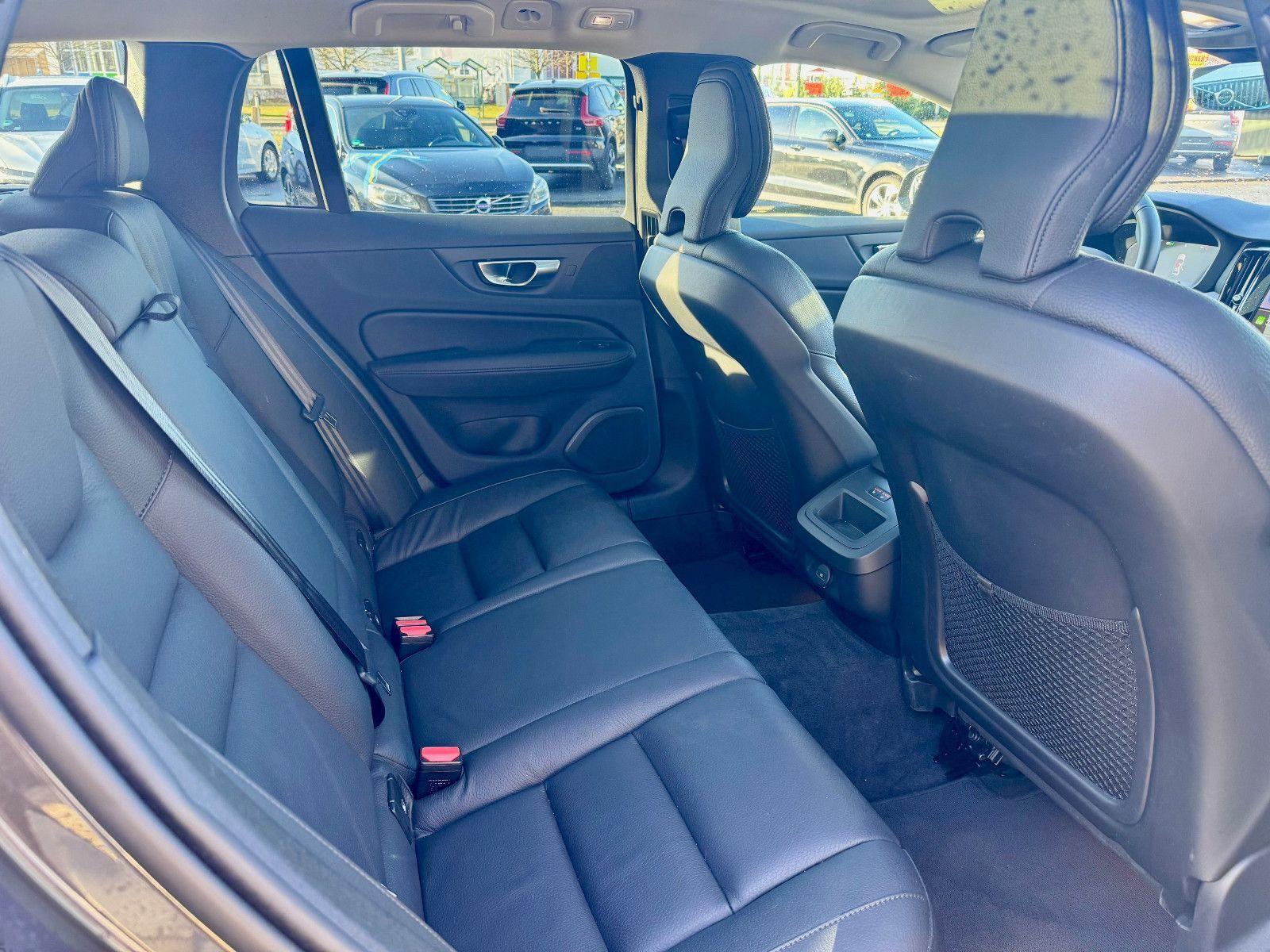 Volvo V60 B4 Plus Dark