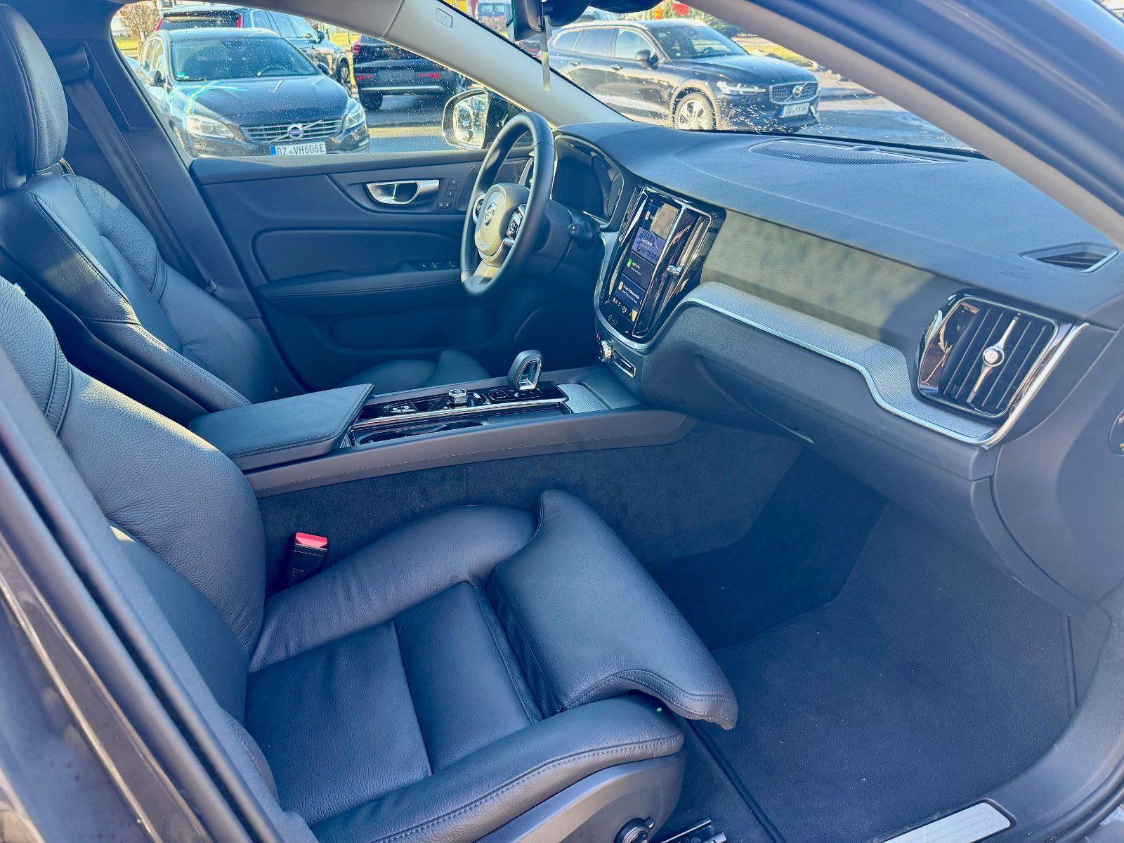 Volvo V60 B4 Plus Dark