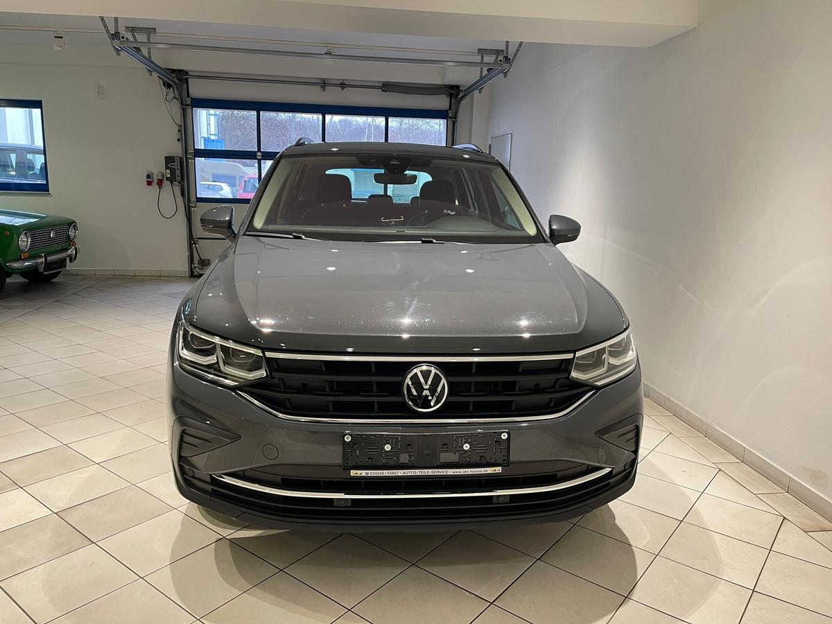 Volkswagen Tiguan 1.5 TSI Standheizung Leder DCC