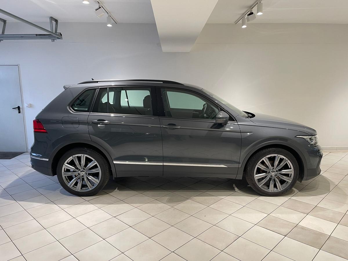 Volkswagen Tiguan 1.5 TSI Standheizung Leder DCC