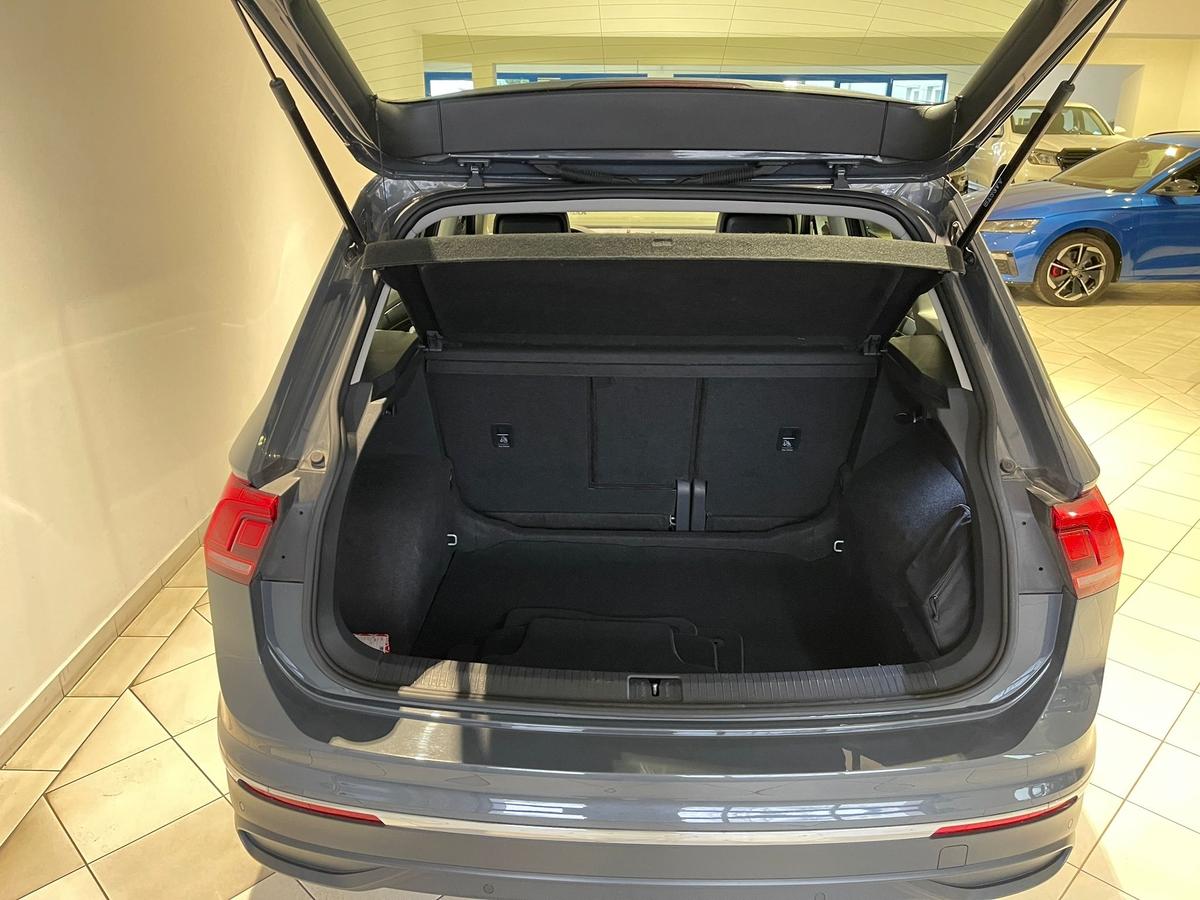 Volkswagen Tiguan 1.5 TSI Standheizung Leder DCC
