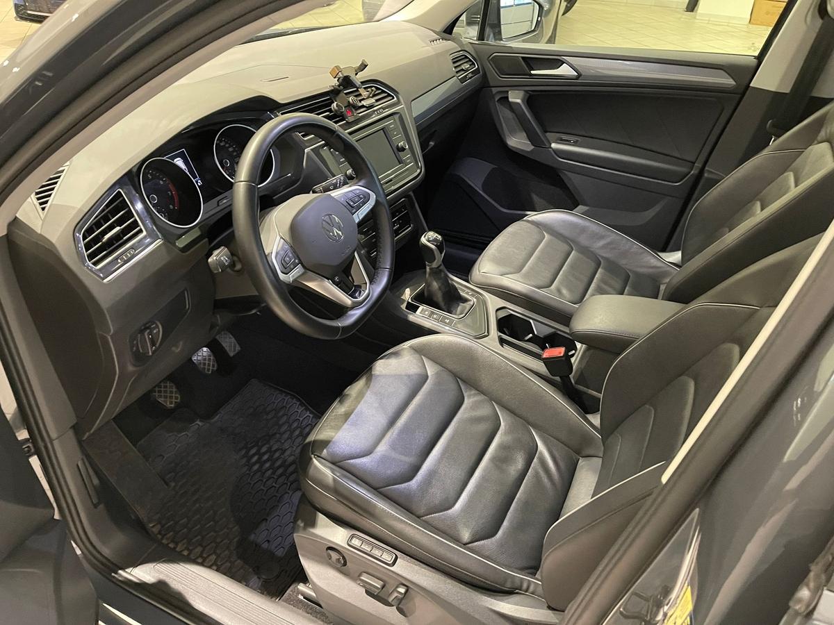 Volkswagen Tiguan 1.5 TSI Standheizung Leder DCC