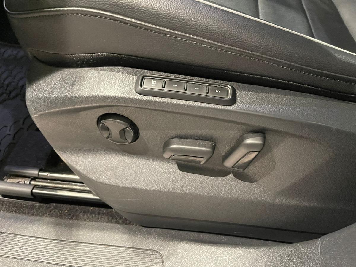 Volkswagen Tiguan 1.5 TSI Standheizung Leder DCC