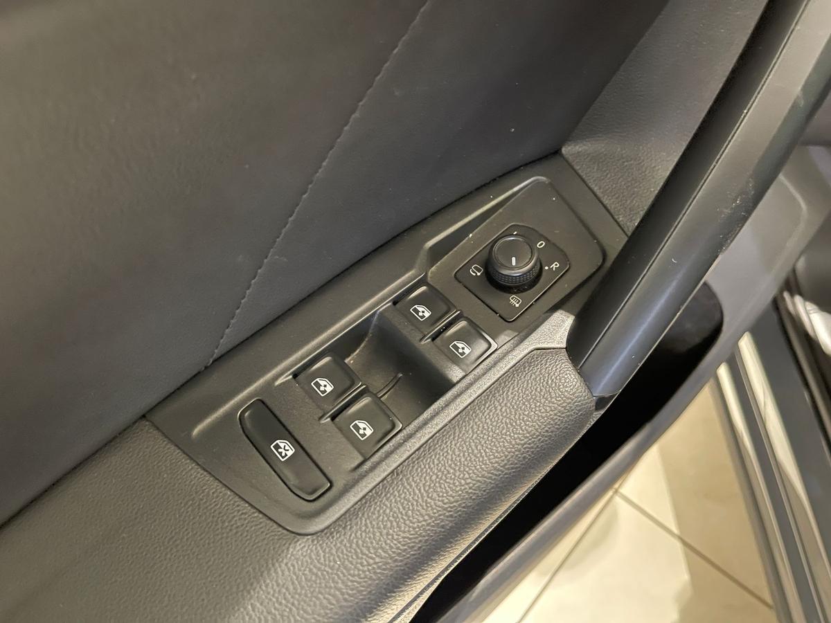 Volkswagen Tiguan 1.5 TSI Standheizung Leder DCC