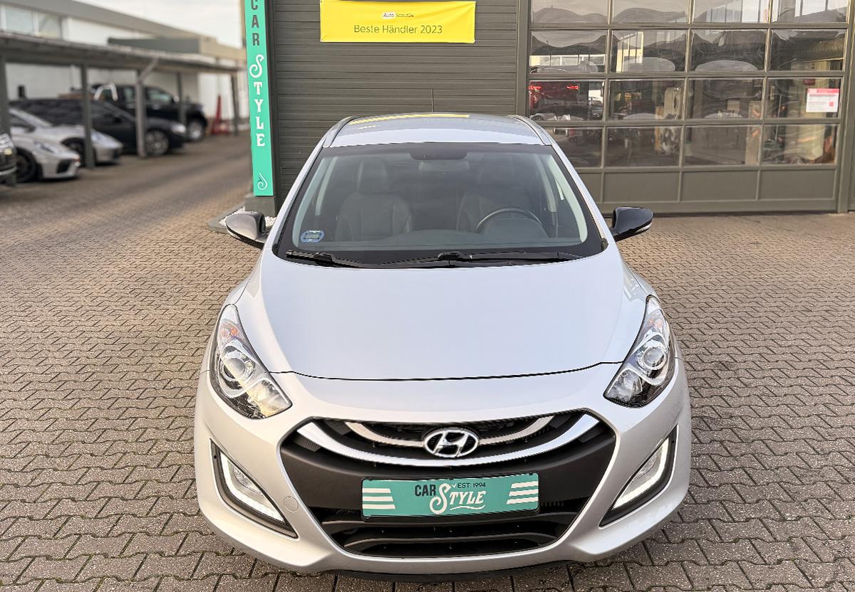 Hyundai i30 1.6 CRDi FIFA World Cup Edition NAVI SHZ 
