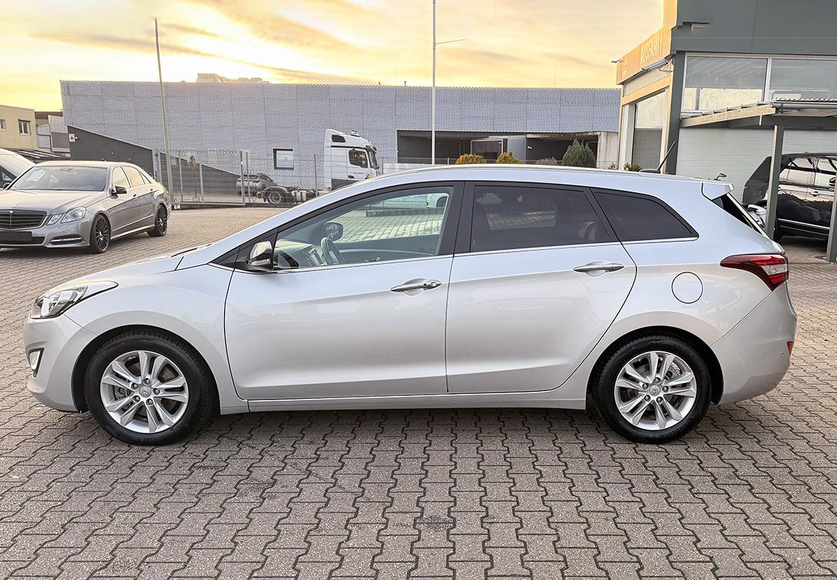 Hyundai i30 1.6 CRDi FIFA World Cup Edition NAVI SHZ 