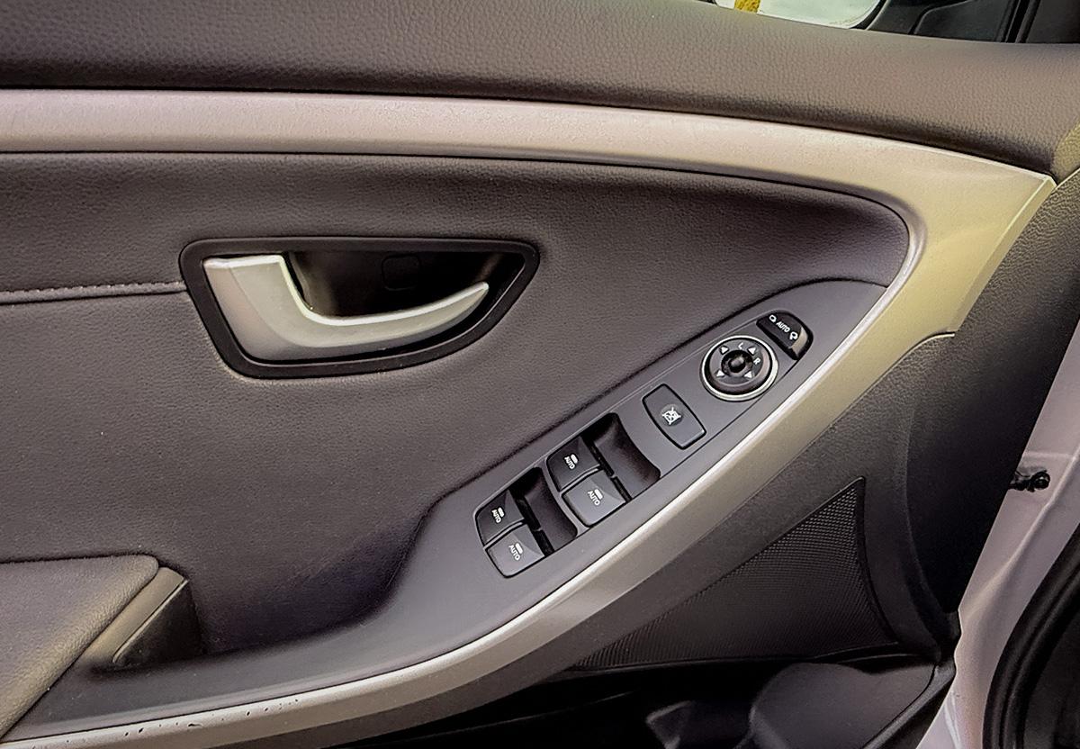 Hyundai i30 1.6 CRDi FIFA World Cup Edition NAVI SHZ 