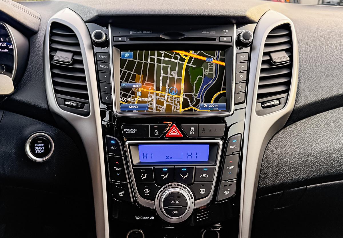 Hyundai i30 1.6 CRDi FIFA World Cup Edition NAVI SHZ 