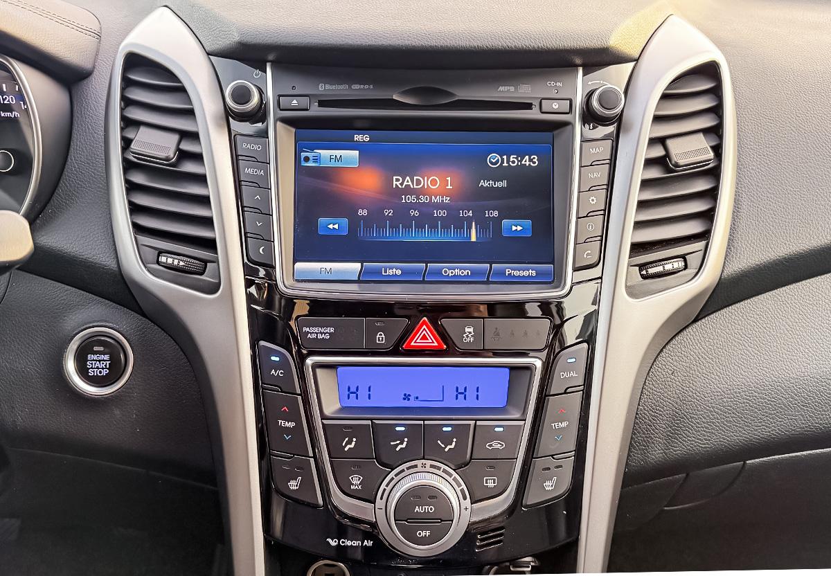 Hyundai i30 1.6 CRDi FIFA World Cup Edition NAVI SHZ 