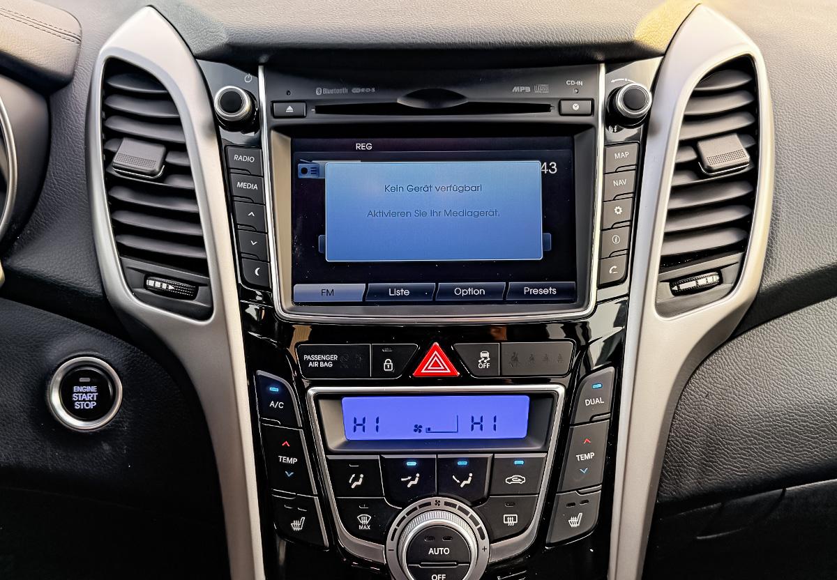 Hyundai i30 1.6 CRDi FIFA World Cup Edition NAVI SHZ 