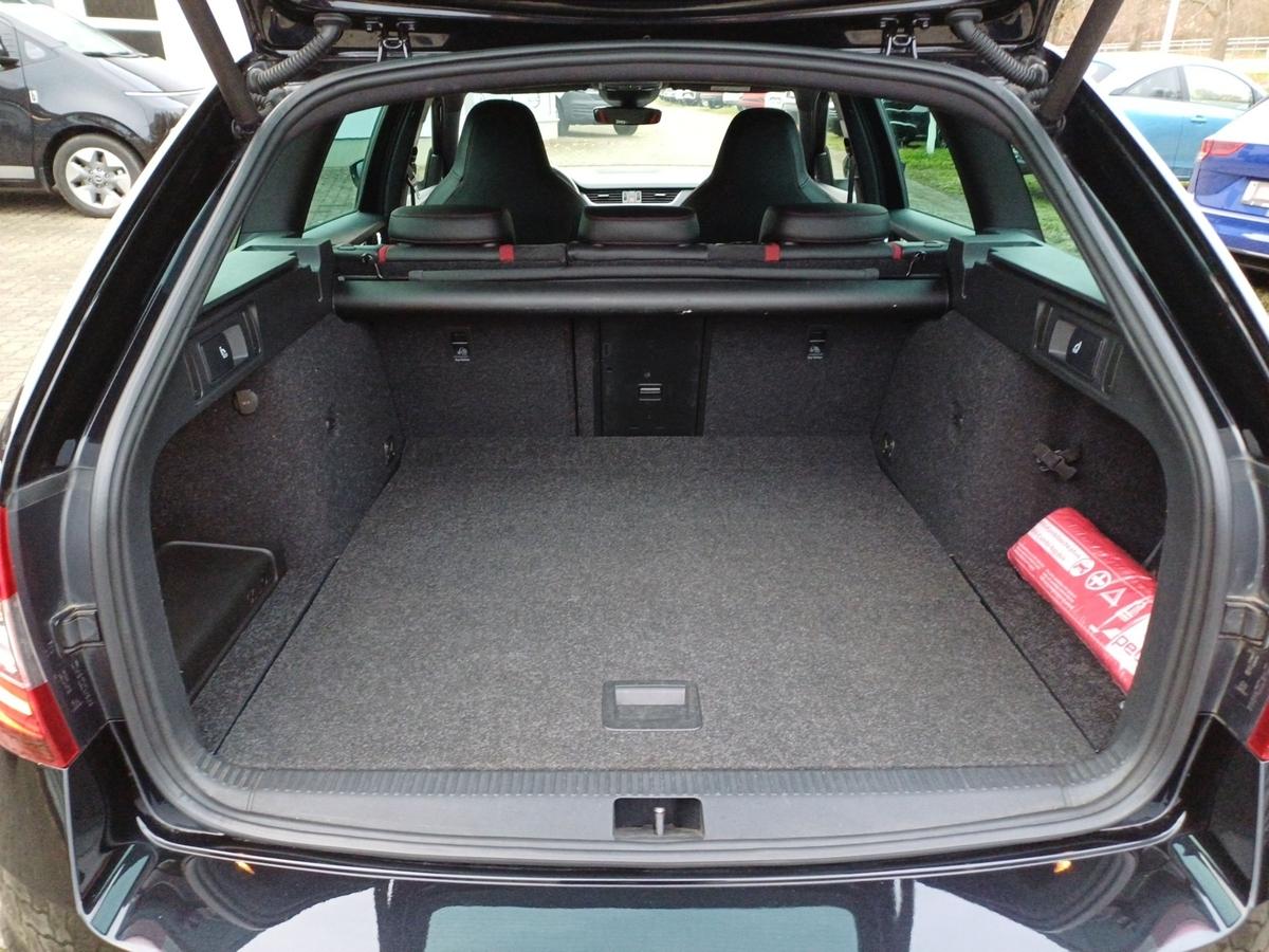 Skoda Octavia 2.0 TDI RS 60 4x4  Memory Navi App Parklenkass.