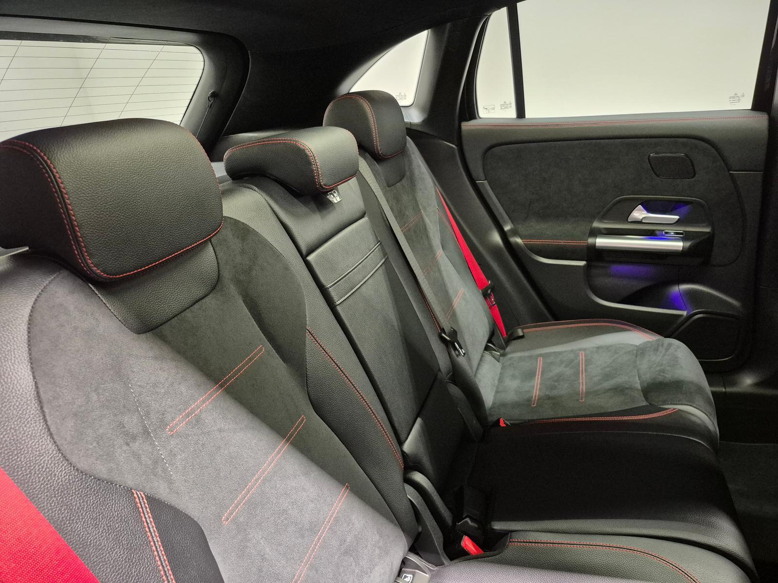 Mercedes-Benz GLA 35 AMG Multibeam/Navi/Pano/AHK/SHZ/Kam/21-LM