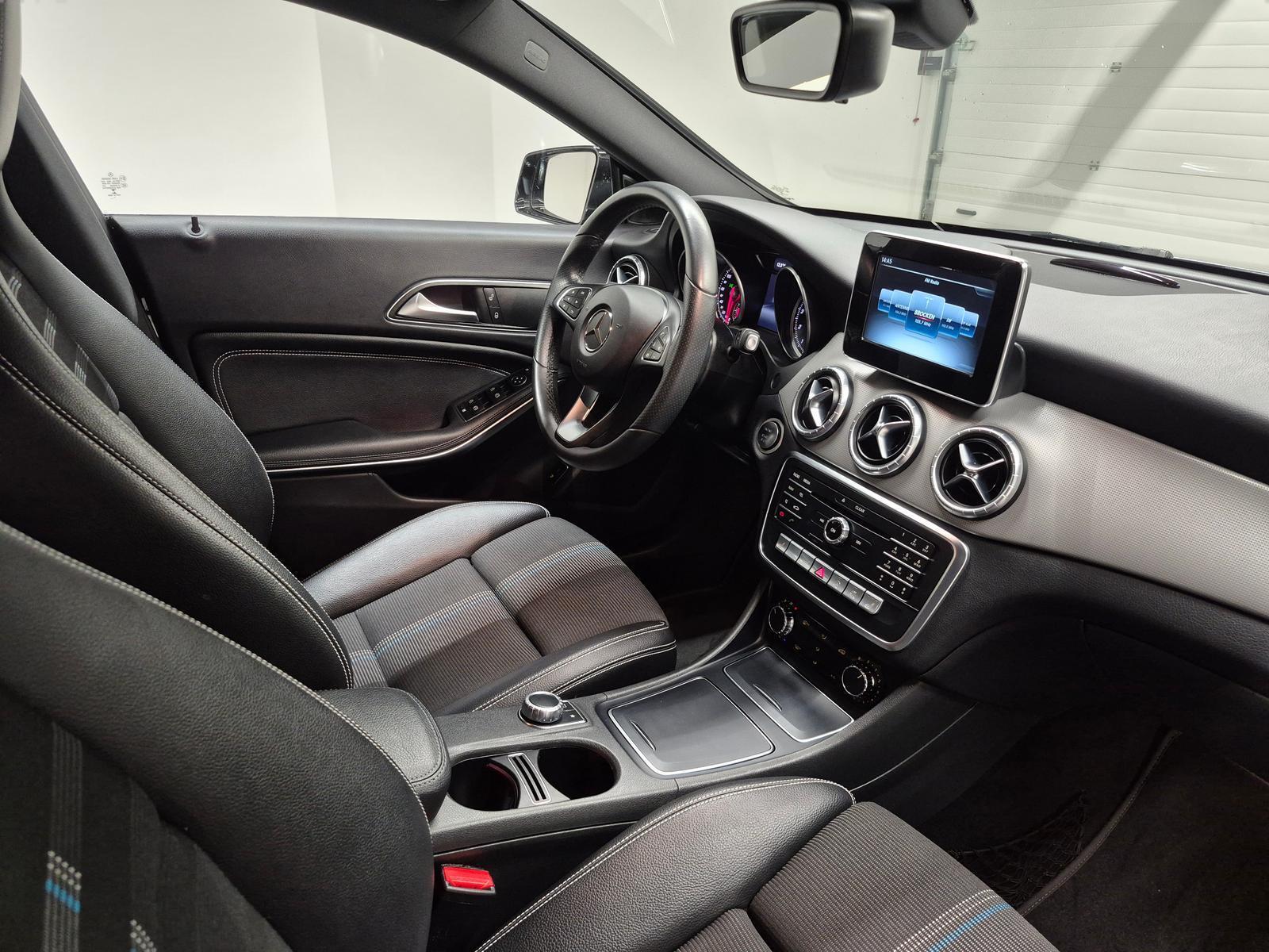 Mercedes-Benz CLA 180 Limousine  LED/Navi/SHZ/18-LM/Tempomat