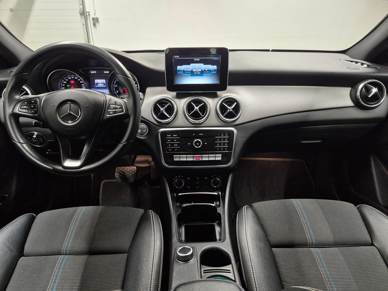 Mercedes-Benz CLA 180 Limousine  LED/Navi/SHZ/18-LM/Tempomat