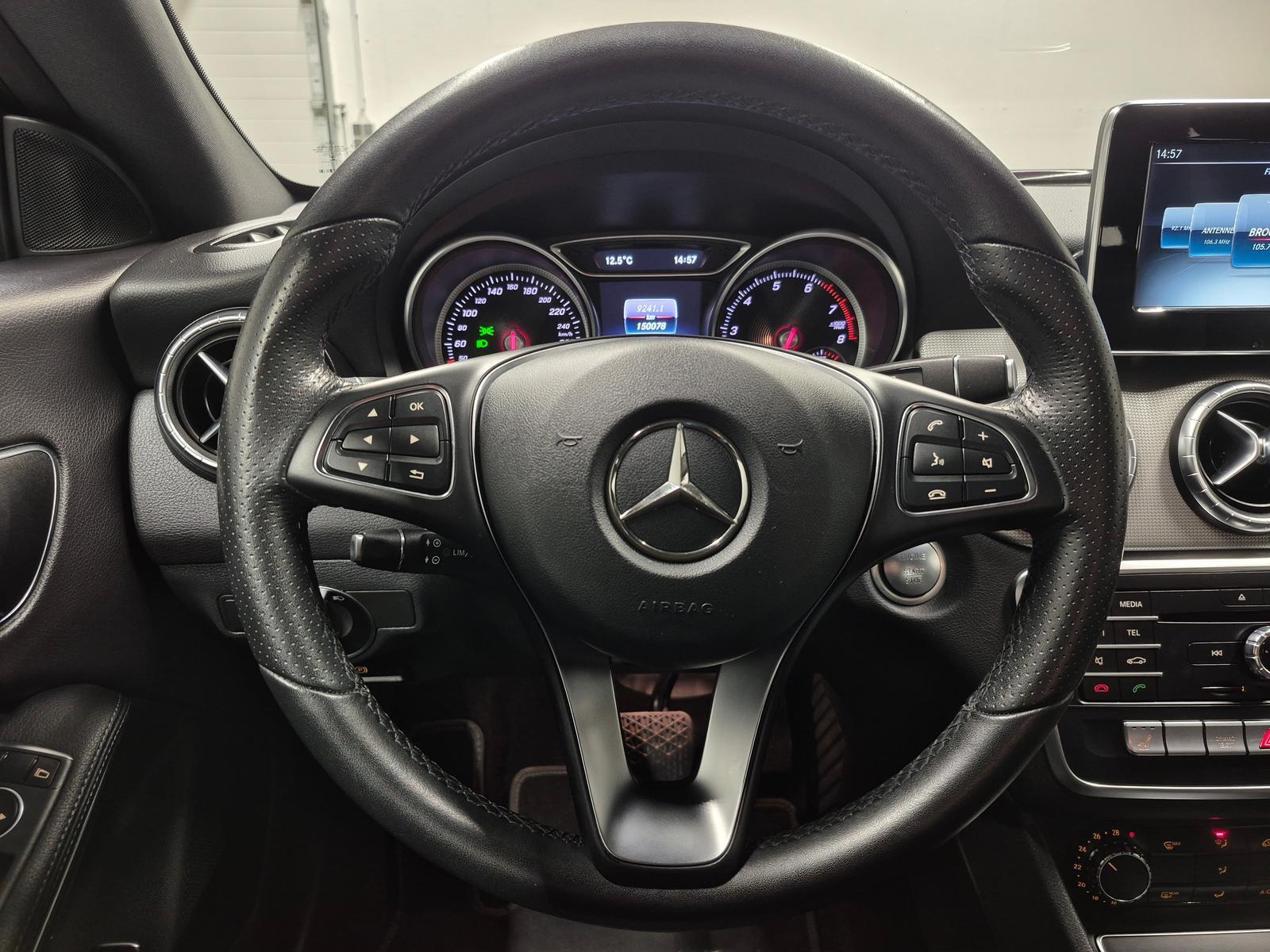 Mercedes-Benz CLA 180 Limousine  LED/Navi/SHZ/18-LM/Tempomat