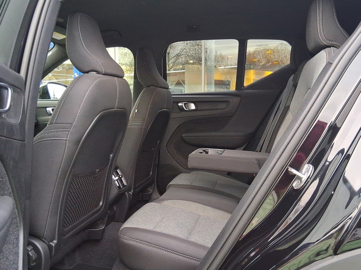 Volvo XC40 Core*NAVI*AHK*PARKASSISTENZ*SITZ- & LENKRADHEIZUNG*