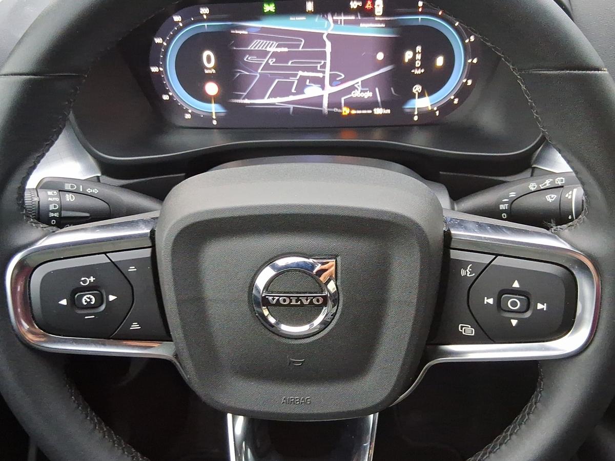 Volvo XC40 Core*NAVI*AHK*PARKASSISTENZ*SITZ- & LENKRADHEIZUNG*