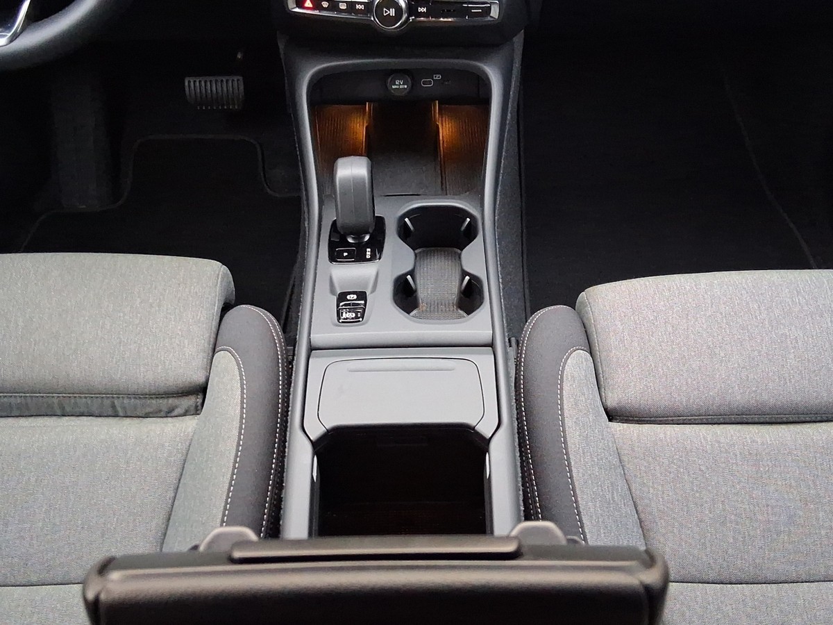 Volvo XC40 Core*NAVI*AHK*PARKASSISTENZ*SITZ- & LENKRADHEIZUNG*