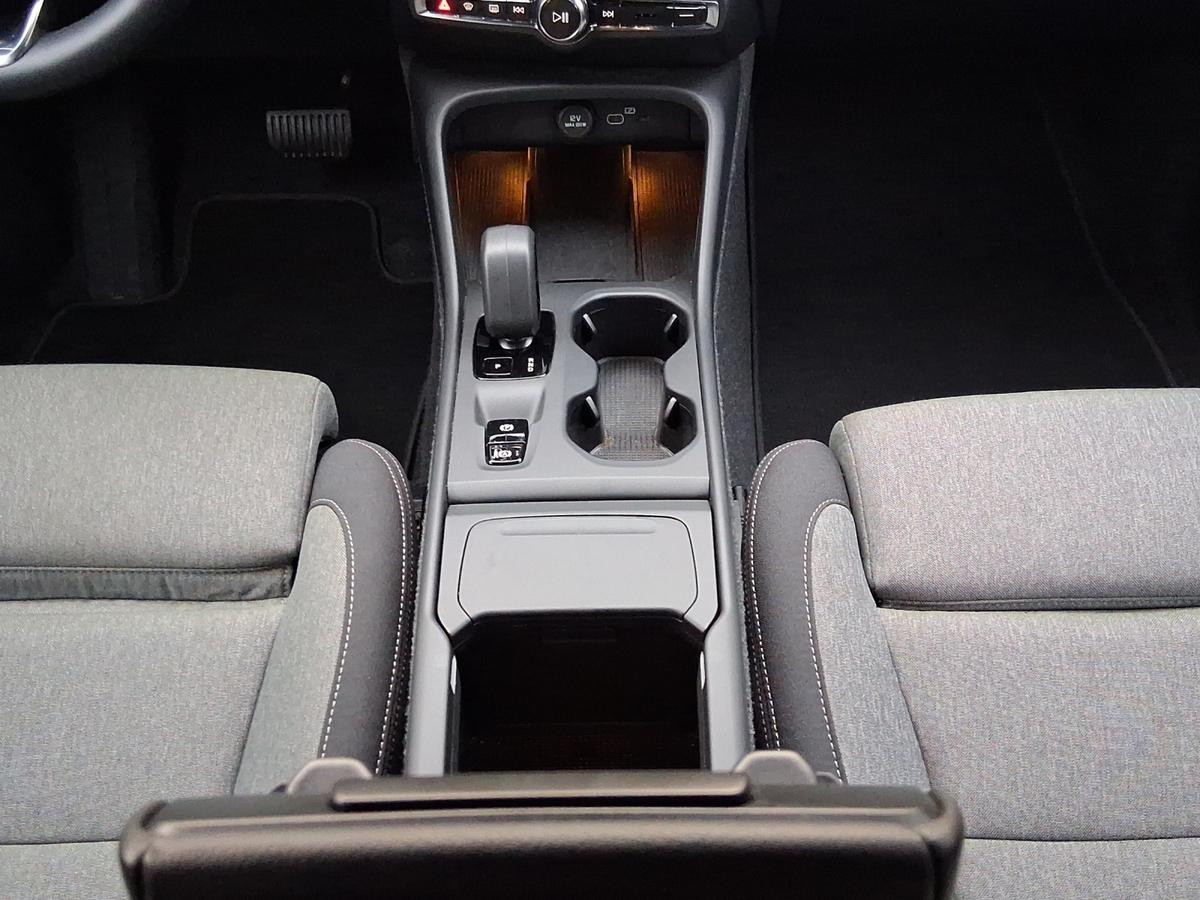 Volvo XC40 Core*NAVI*AHK*PARKASSISTENZ*SITZ- & LENKRADHEIZUNG*