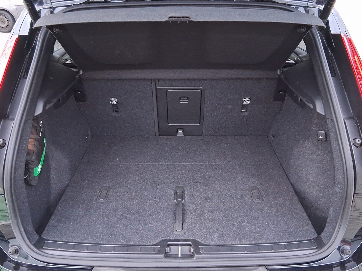 Volvo XC40 Core*NAVI*AHK*PARKASSISTENZ*SITZ- & LENKRADHEIZUNG*