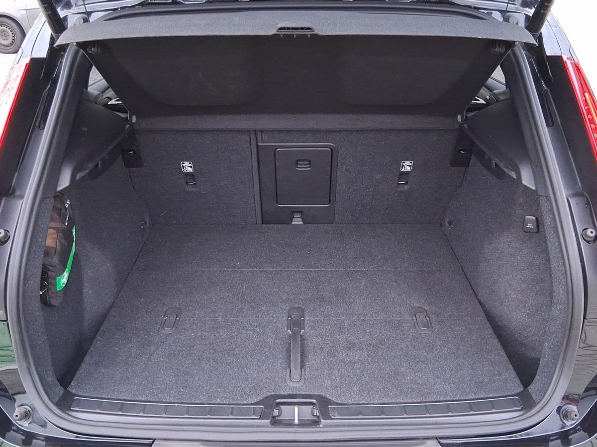 Volvo XC40 Core*NAVI*AHK*PARKASSISTENZ*SITZ- & LENKRADHEIZUNG*