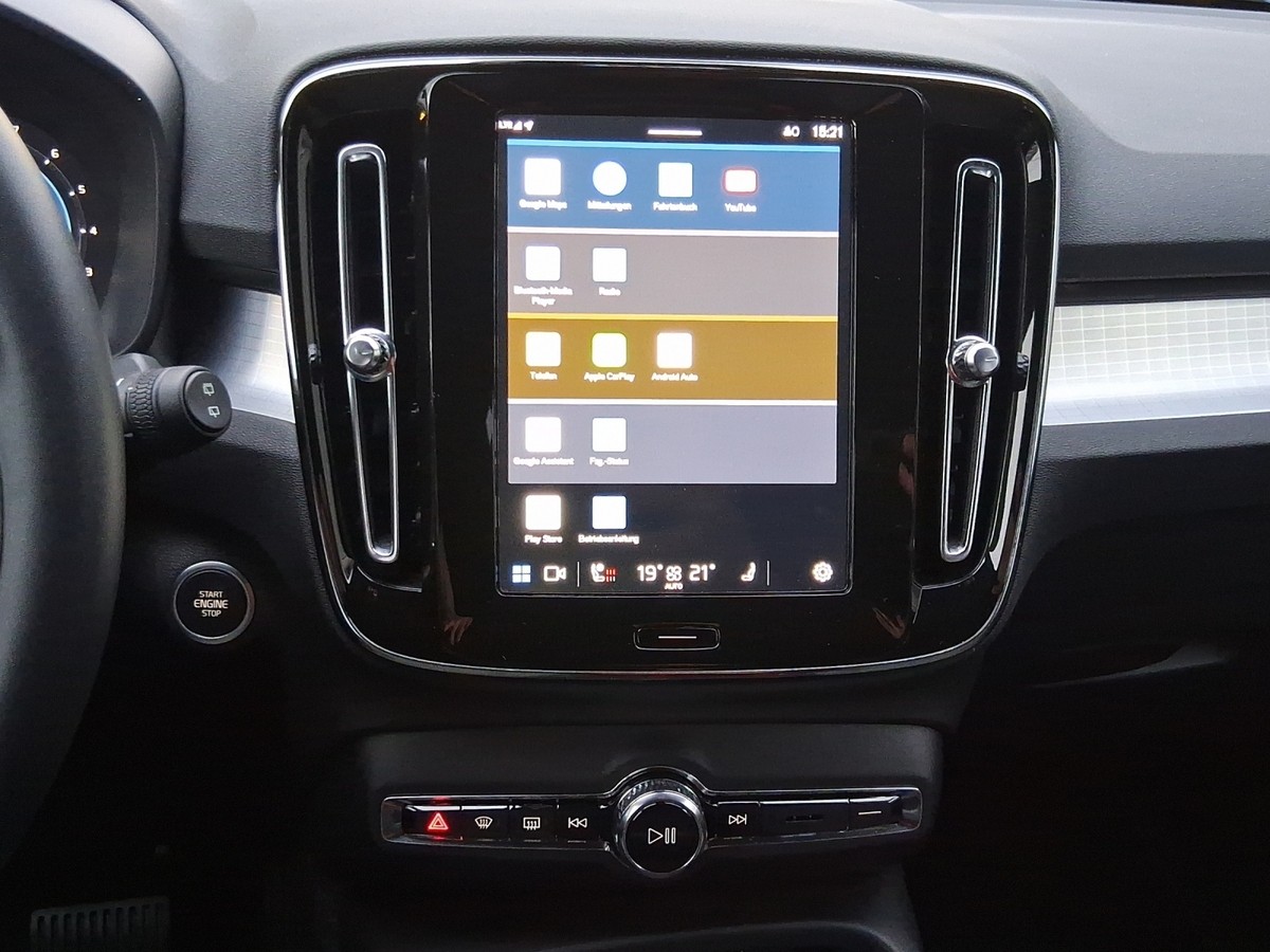 Volvo XC40 Core*NAVI*AHK*PARKASSISTENZ*SITZ- & LENKRADHEIZUNG*