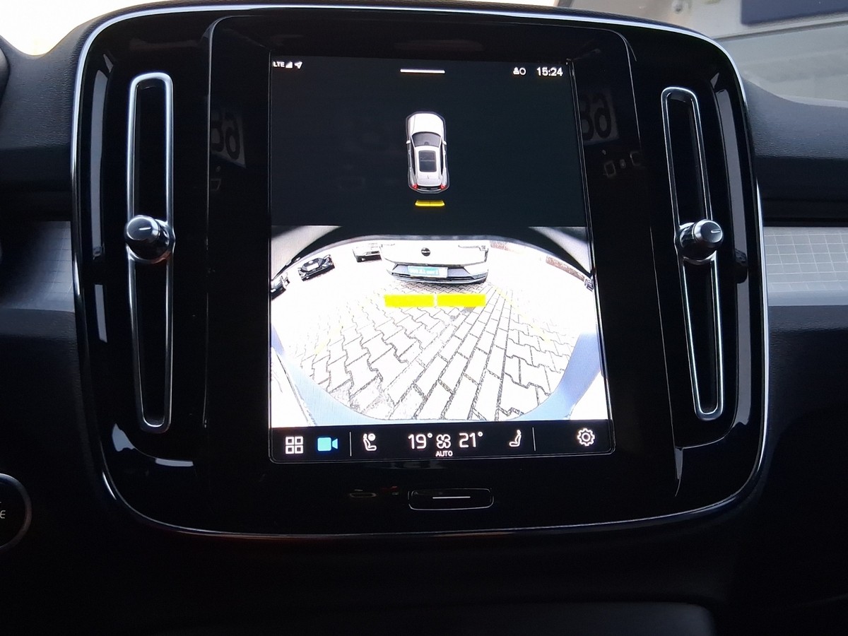 Volvo XC40 Core*NAVI*AHK*PARKASSISTENZ*SITZ- & LENKRADHEIZUNG*