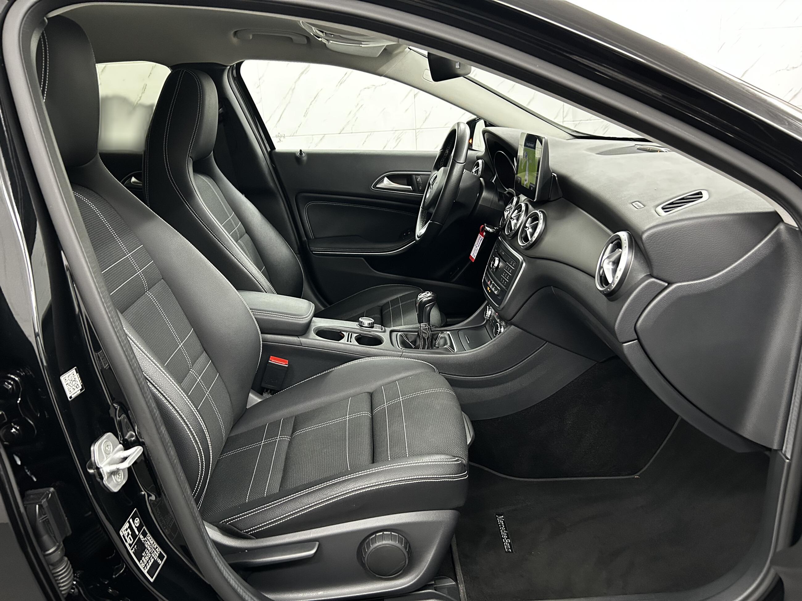 Mercedes-Benz GLA 180 AHK+Bi-Xenon+Ambiente+Navi+Spur-Assist