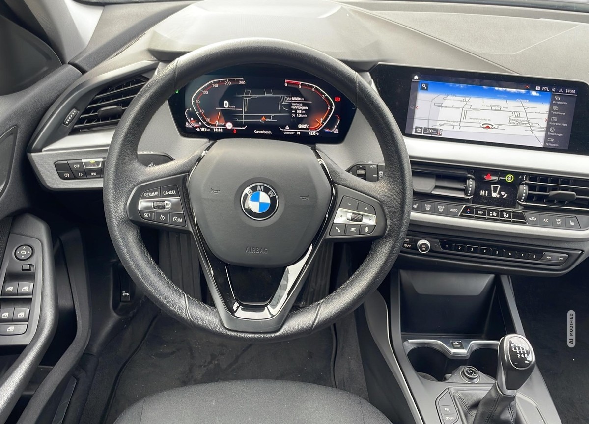BMW 118d Advantage *LED* Navi* SHZ* PDC* Live Cockpit