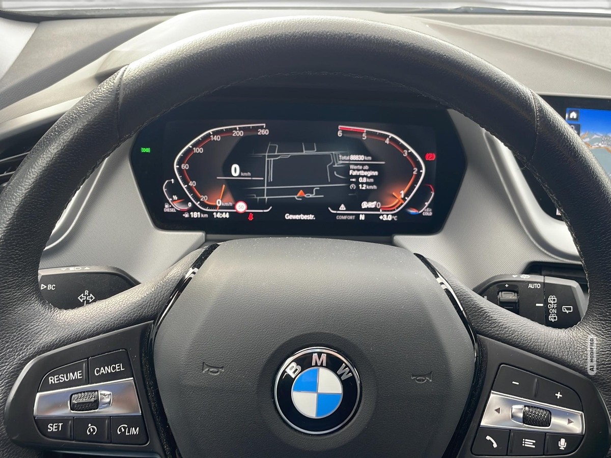 BMW 118d Advantage *LED* Navi* SHZ* PDC* Live Cockpit