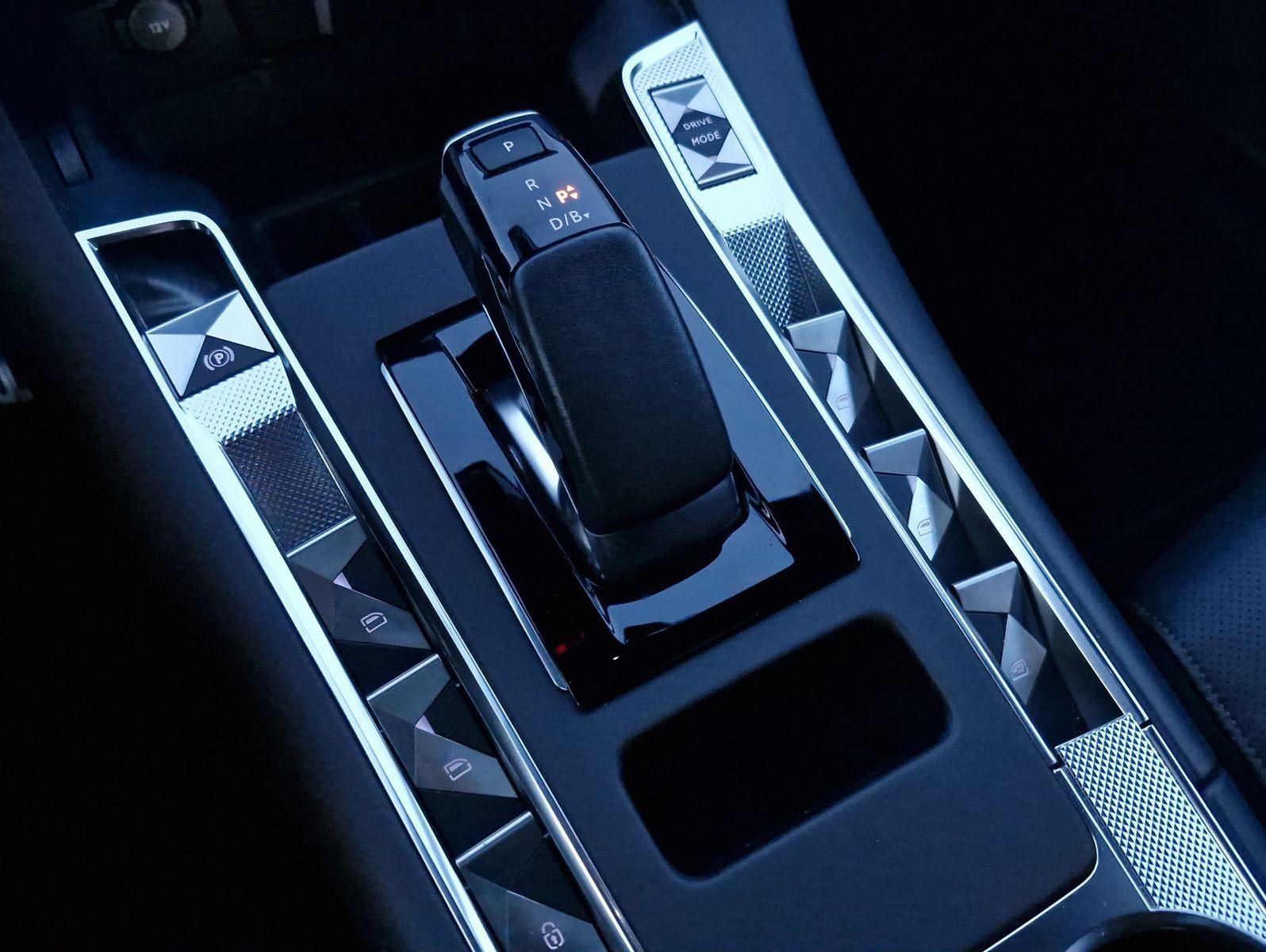 DS Automobiles DS7 Crossback PHEV 225 e-AT Rivoli LED Leder Pan