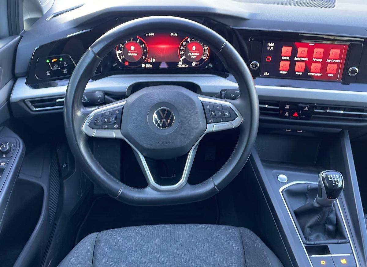 Volkswagen Golf VIII 1.5 TSI *LED* SHZ* PDC* KLIMAAUT.