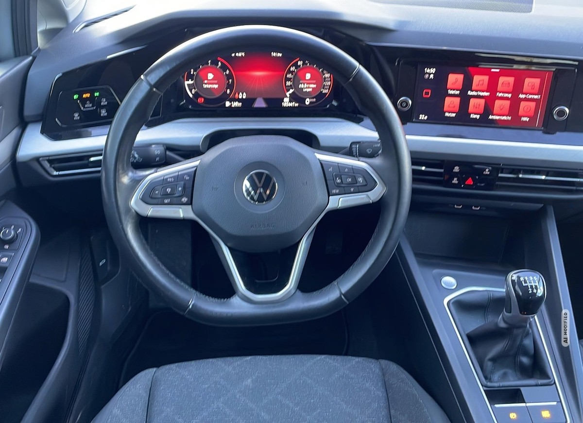 Volkswagen Golf VIII 1.5 TSI *LED* SHZ* PDC* KLIMAAUT.