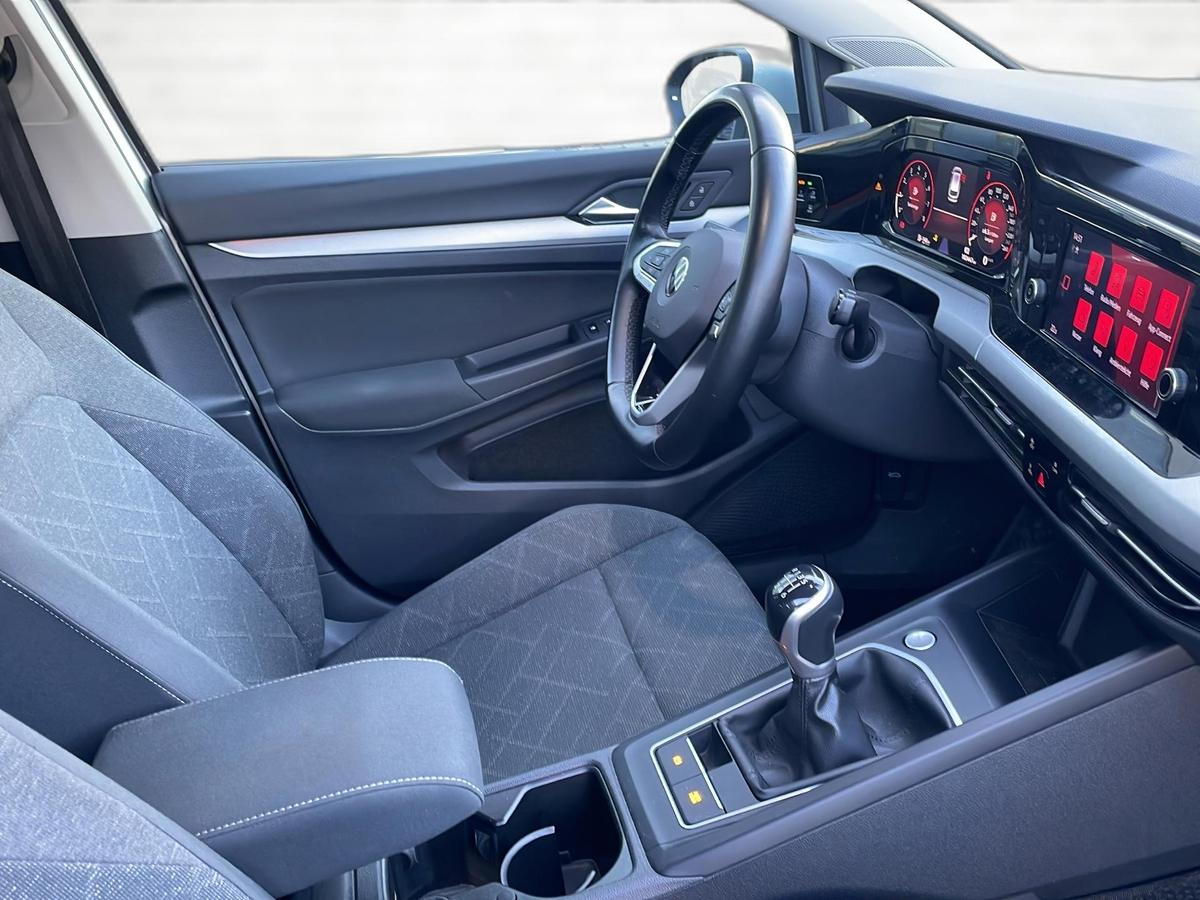 Volkswagen Golf VIII 1.5 TSI *LED* SHZ* PDC* KLIMAAUT.