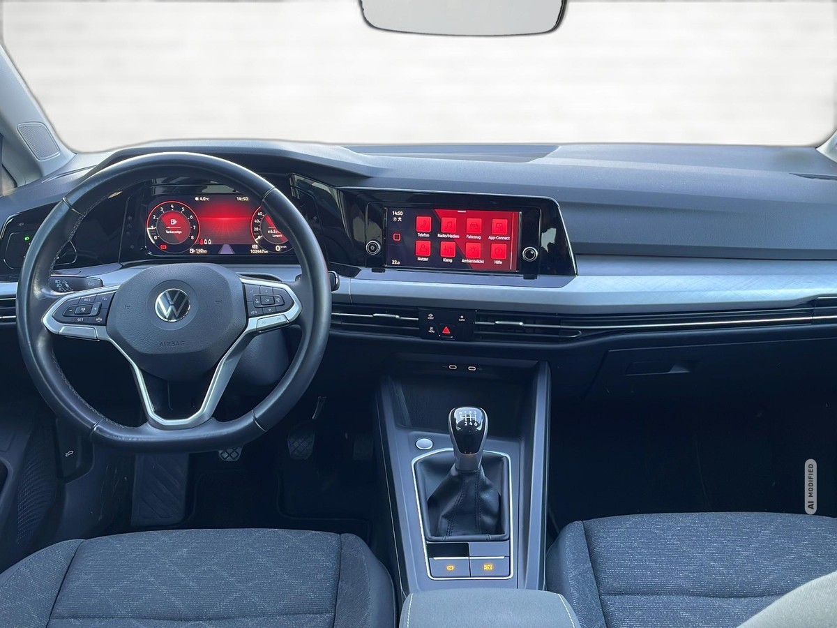 Volkswagen Golf VIII 1.5 TSI *LED* SHZ* PDC* KLIMAAUT.
