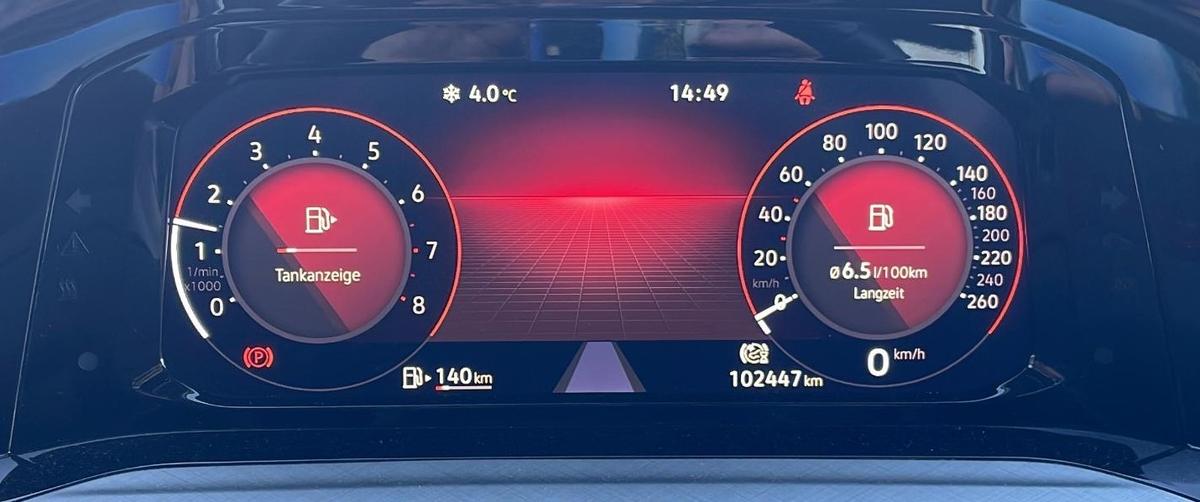 Volkswagen Golf VIII 1.5 TSI *LED* SHZ* PDC* KLIMAAUT.