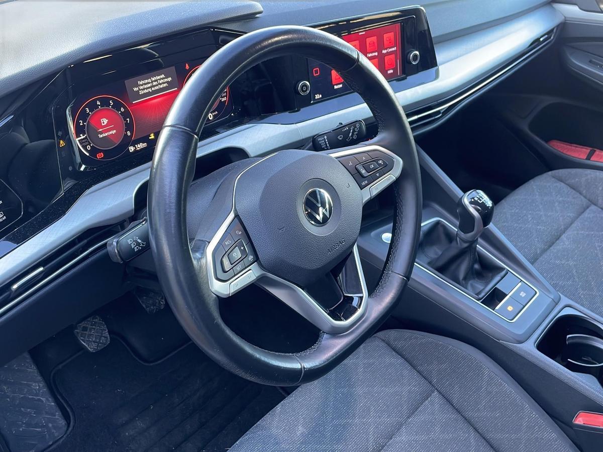 Volkswagen Golf VIII 1.5 TSI *LED* SHZ* PDC* KLIMAAUT.