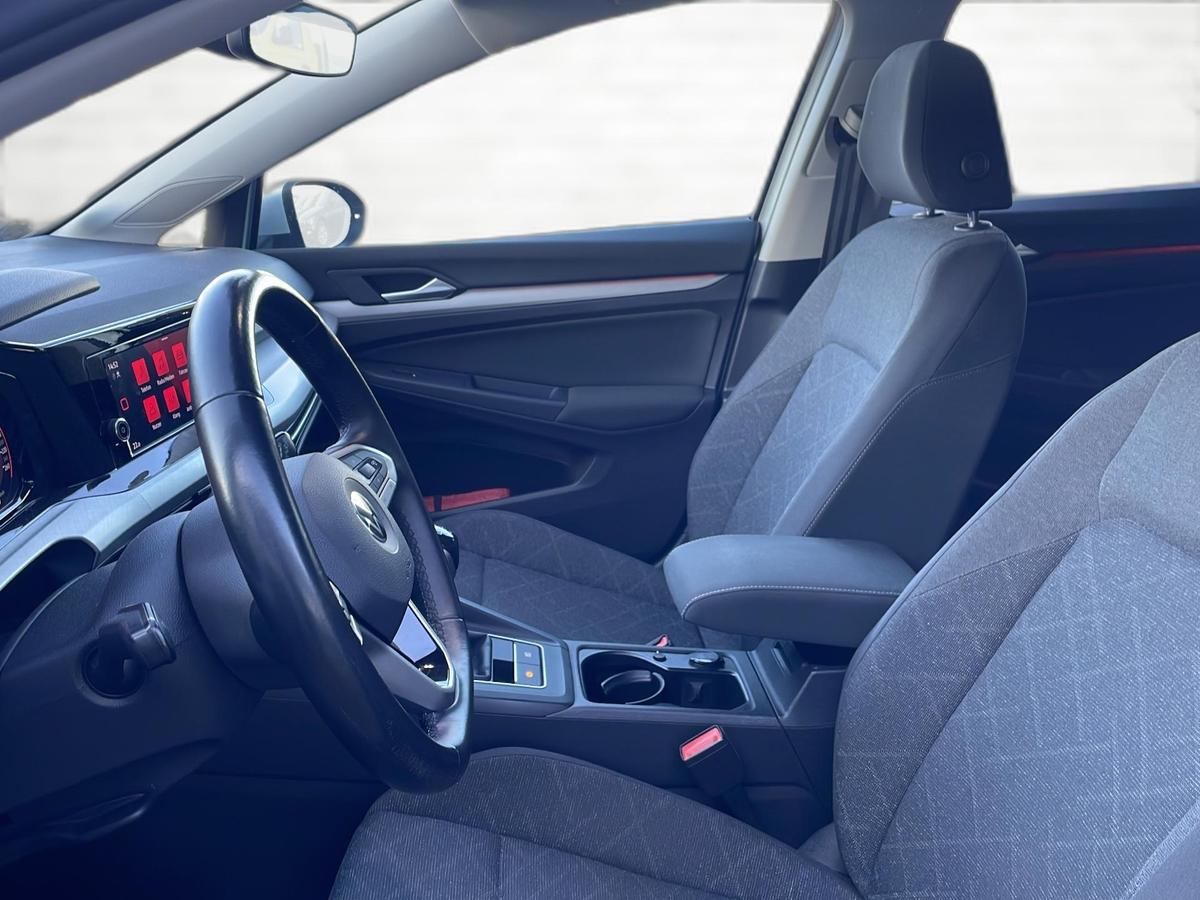 Volkswagen Golf VIII 1.5 TSI *LED* SHZ* PDC* KLIMAAUT.