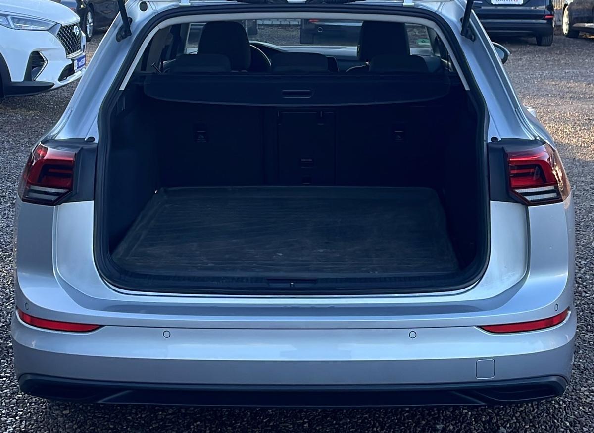 Volkswagen Golf VIII 1.5 TSI *LED* SHZ* PDC* KLIMAAUT.