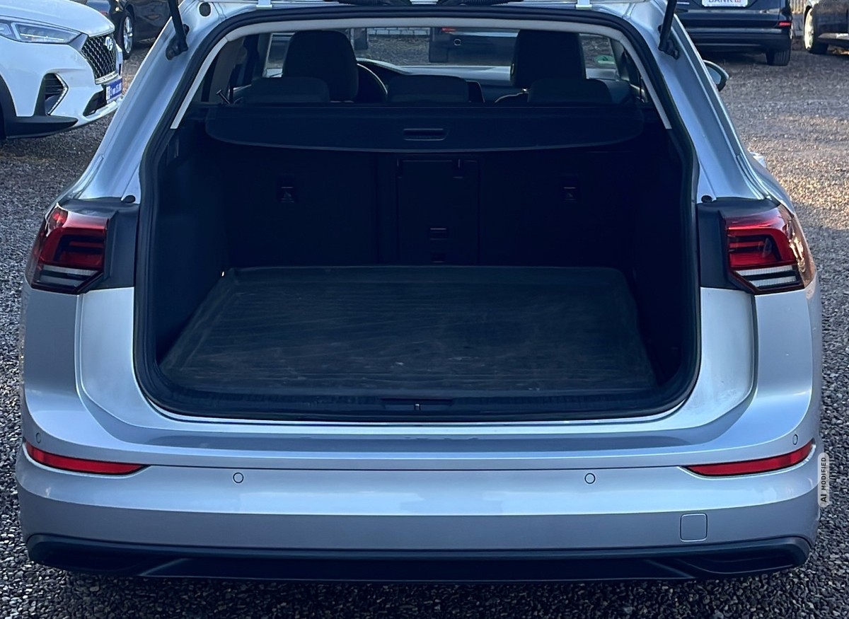 Volkswagen Golf VIII 1.5 TSI *LED* SHZ* PDC* KLIMAAUT.