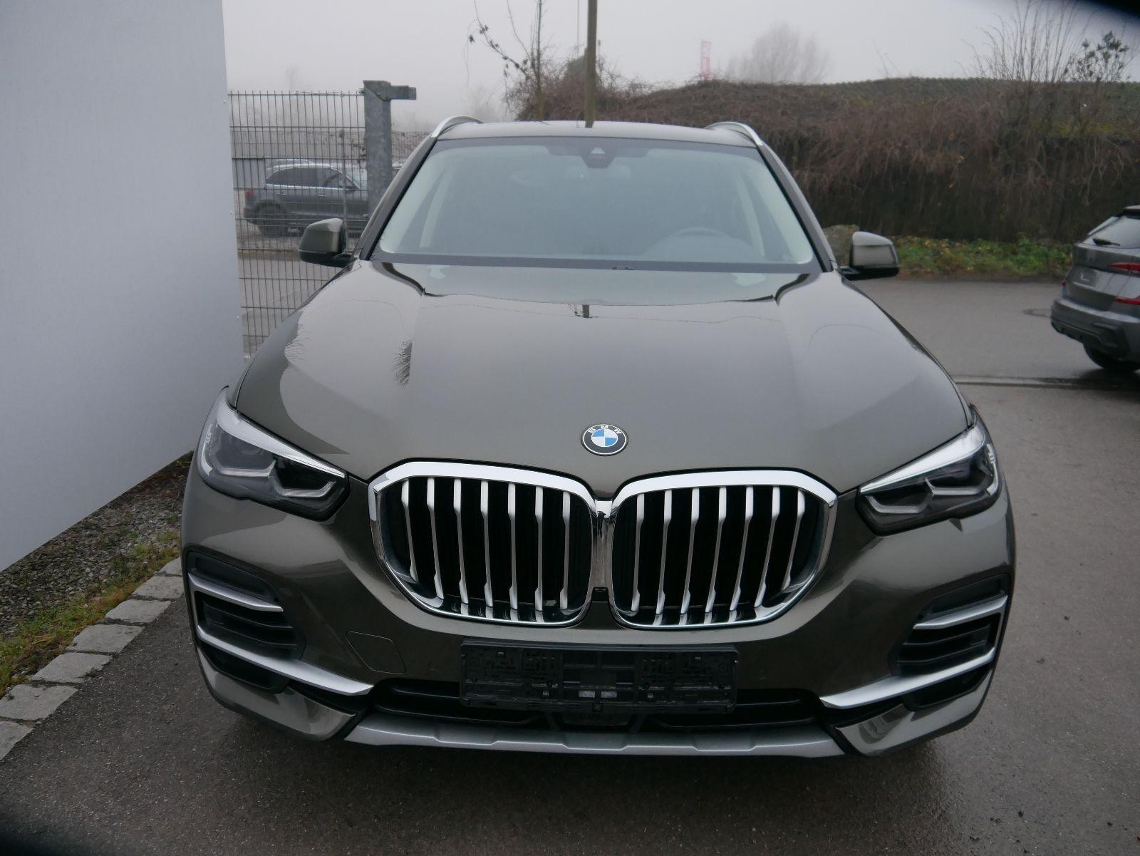 BMW X5 3.0d XDRIVE*NAVI*PDC*SHZ*MATRIX*AHK-ABNEHMBAR*TEMPOMAT*KAMERA*LEDER