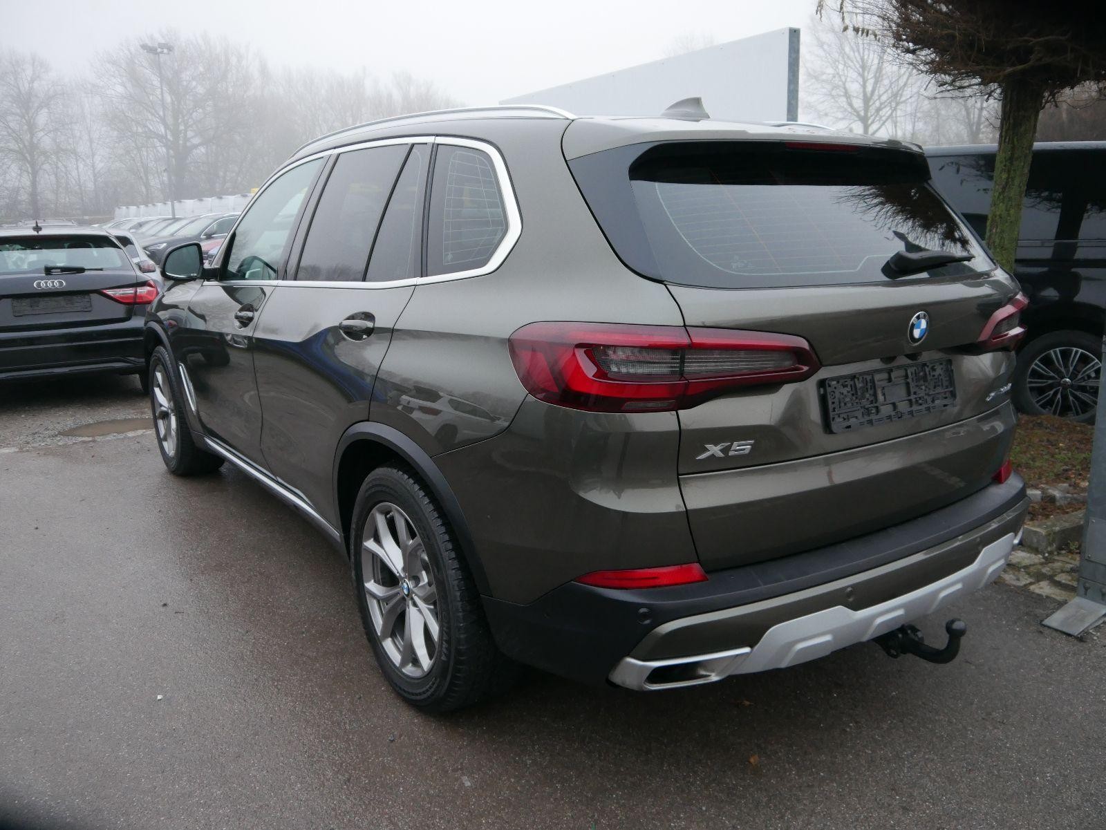 BMW X5 3.0d XDRIVE*NAVI*PDC*SHZ*MATRIX*AHK-ABNEHMBAR*TEMPOMAT*KAMERA*LEDER