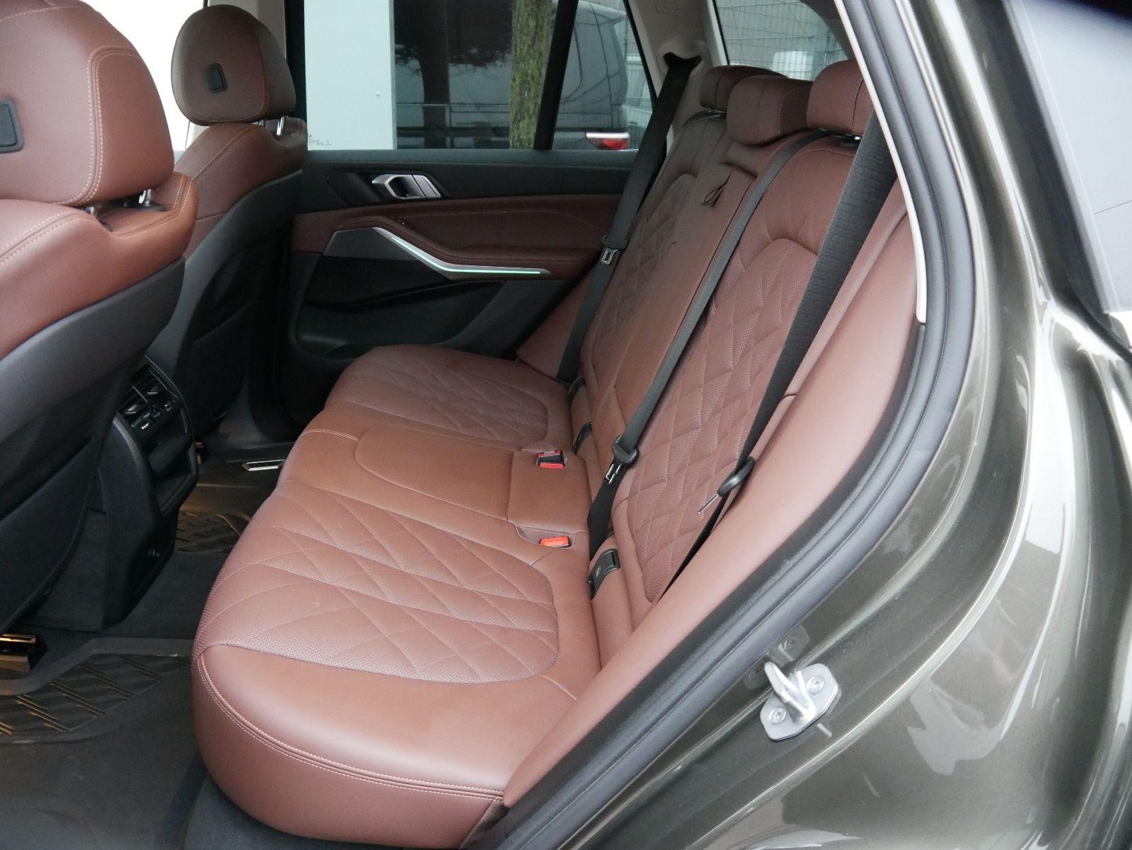 BMW X5 3.0d XDRIVE*NAVI*PDC*SHZ*MATRIX*AHK-ABNEHMBAR*TEMPOMAT*KAMERA*LEDER