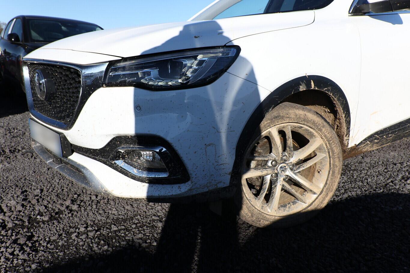 MG EHS PHEV Luxury Pano Nav PDC ACC LM18Z LaneAs